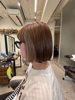 アローム(alom)&nbsp;インナーベージュ×ぱつっとボブ