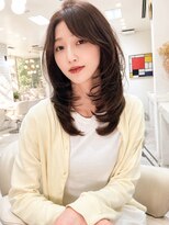 ユイマァル 岡山(YUIMARL) 岡山レイヤーカット20代30代40代顔周りカットオリーブベージュ
