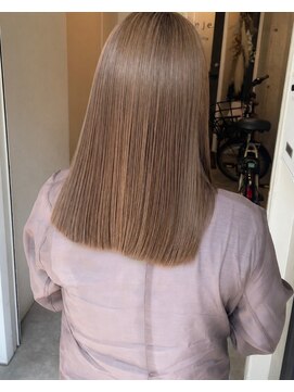 ロッカヘアエジェ(ROCCA hair eje.) ミルクティーベージュストレート