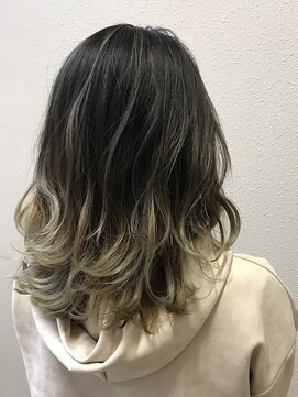 フロート 小阪店(float) カーキアッシュ バレイヤージュ＿大人かわいい,結婚式,前下がり