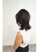 コヨミ(koyomi)&nbsp;絶壁解消！ミディアムレイヤー20代/30代/40代