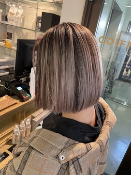 コワファーストナガサキシャンプーボーイ(COIFF1RST NAGASAKI SHAMPOO BOY) ミルクティーカラー/ミルクティーベージュ/長崎/ブリーチカラー