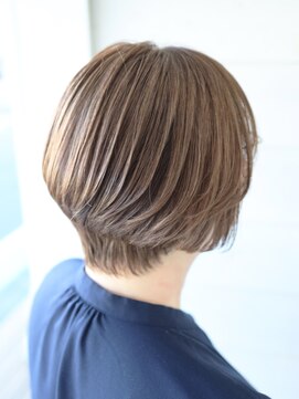 ヘアーサロン アージェ(Hair Salon Ange) 透明感あるグレーカラーで透け感マダムショート