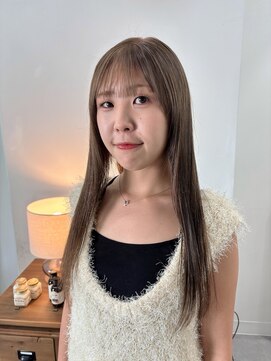 シー(thee) 明るめグレージュ