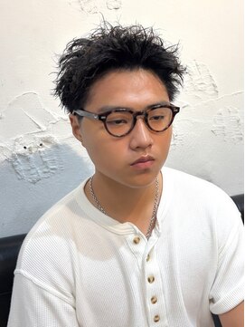 クオンヒール 淀屋橋店(QUON HEAL) ツイストパーマ/スパイキーショート/ピンパーマ/フェード×