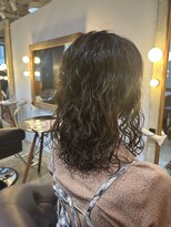ビハインドザカーテン(BEHIND THE CURTAIN)&nbsp;レイヤーミディくせ毛風無造作パーマ×外国人風パーマ根本パーマ