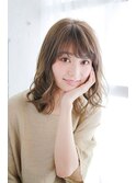 ヌーディーベージュのゆるふわミックスカール