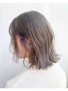 トロニー(TLONY) グレージュ　ハイライトカラー　stylist/miaki