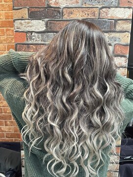 カルフール ロコ 草加西口店(Carrefour LOCO) ダブルカラー/ハイライト/バレイヤージュ/シールエクステ