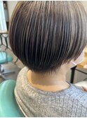 大人気ハイライトグレージュカラー×丸みショート
