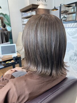 フェイバリットビューティシャルム(Favorite Beauty Charme) ナチュラルハイライト×カーキグレージュ×切りっぱなしボブ