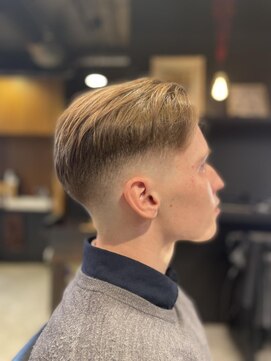 フランクスバーバー アンド ビアークラブ(FRANK'S BARBER and BEER CLUB) スパイキーショート/フェザーパーマ/サーフカール/有楽町