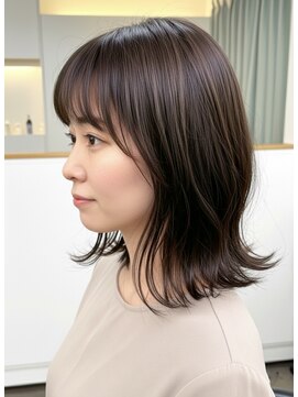 大人ミディアムレイヤー/レイヤーカット/前髪ありうる/20代30代