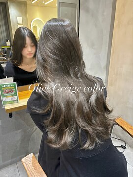 ジーナ 渋谷駅前(Zina) 赤み消しオリーブ×グレージュ