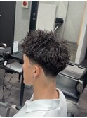 テーパーフェードスパイキーショートピンパーマ