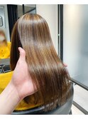 ブリーチハイライトで広がってしまう毛を縮毛矯正で収めます♪