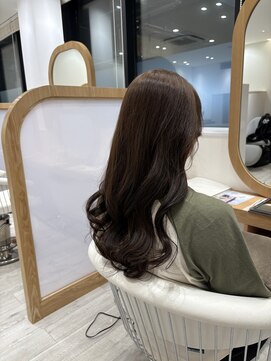 アドラーブル ココロ 新潟(adorable CoCoLo) 柔らかオリーブベージュカラー