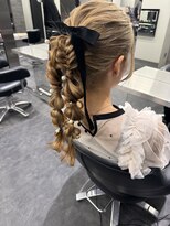 スノウ(SKNOW)&nbsp;ツインポニーテール　ポニーテール　ヘアアレンジ　ヘアセット