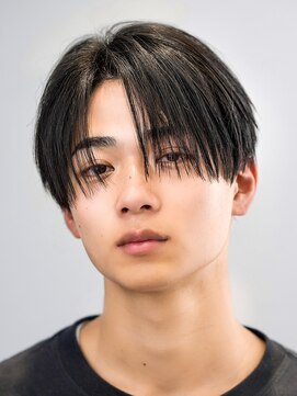 オーシャントーキョーオーバー 渋谷(OCEAN TOKYO OVER) 刈り上げビジネスツーブロック七三センターパートフェザーパーマ