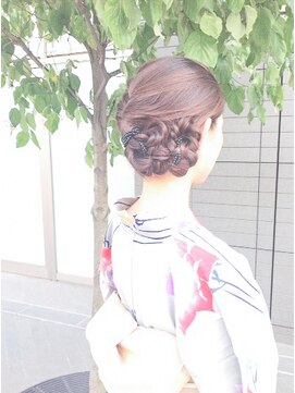 ブラウ ネイル パーティー(Blau Nail Party) 編みこみ大人シニョン