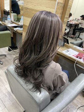 ジゼル(gisele) (稲毛)白髪ぼかしハイライト