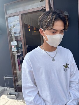 アレス ヘアーリビング ARES・HAIRLIVING センターパートマッシュ