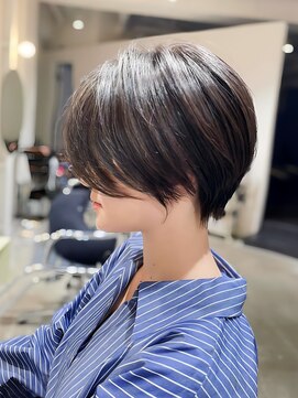 ストレータ バイ マリオ(Strata by mario) 【横山】前髪無し。丸みショート