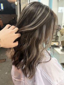 ウル(ulu)の写真/ミディアム～ロングヘアのカットは《ウル》にお任せ！トレンド感のあるヘアなど、似合うスタイルをご提案！