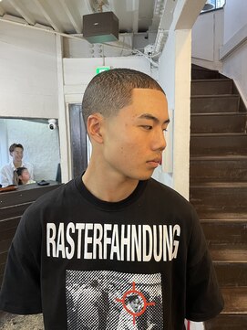 ビーバイエイトジェンツ(Bee by EIGHT GENTS) MEN’S HAIR/ブルーブラック/フェザーパーマ/心斎橋