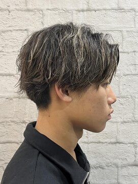 グレイスフルバーバー 赤坂見附店 長めセンターパートスタイル