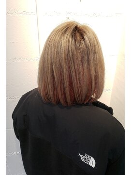 パリスパート2 インナーカラー レッド 重め ボブ ヘアスタイル