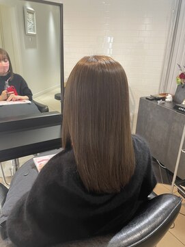 ラブクロムトーキョー オモテサンドウ(LOVECHROME OMOTESANDO) 髪質改善　ツヤ髪　センターパート