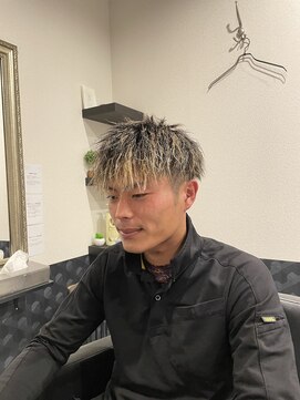 hair salon 華化 ツイストハイライト