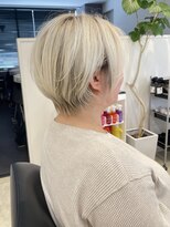 イヴォークトーキョーオーサカ(EVOKE TOKYO osaka)&nbsp;ショート くびれ 耳かけ 似合わせ 小顔 レイヤー 丸み