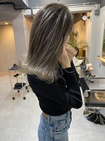 レブ 四条烏丸(Reb,)&nbsp;ハイライト白髪ぼかし３０代４０代京都ボブブリーチ前髪なし