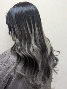 レアナ バイ ニーナ(Leana by NINA) プルエクステでロングヘア