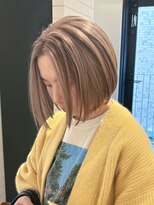 ディルト 代々木上原(DILT)&nbsp;2ブリーチでやわらかベージュ大人ミニボブハイトーンボブ