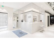 アース 札幌駅前店(HAIR&MAKE EARTH)の雰囲気（ホワイトを基調としたシックな店内♪非日常を体験出来ます！）