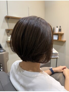 シー 浜松三方原店(She) 前下がりショートボブ