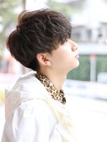 ネイビー(NAVY)&nbsp;緩めスパイラルで作る無造作マッシュ　グラデーション刈り上げ