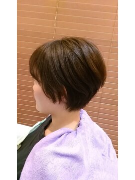 カットスタジオ ビークラブ(Cut studio B_CLUB) 襟足スッキリふんわりショート