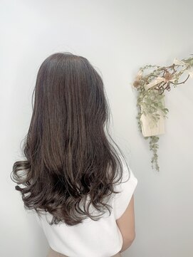 イーラ(era) 《era》暗めカラー　グレージュ　フェミニンロング　みわ