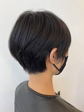 セラ(SERA) 大人可愛い前髪ありひし形耳掛けマッシュショート