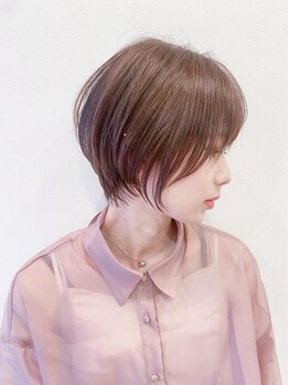 ベル(VELU)の写真/小顔効果抜群のショートは顔周りの似合わせが決め手！1人ひとりの髪質に合わせてカットをデザイン♪