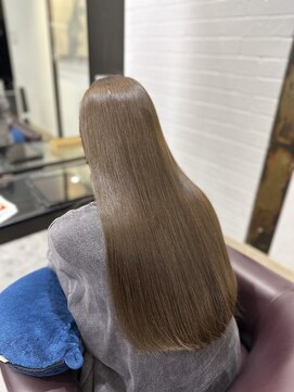 ノーム バイ アウラ(norm. by aura) オリーブベージュ