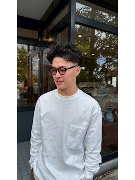 シフト(SHEEFT) 20代ナチュラル束感ショート爽やかフェザーパーマツーブロック