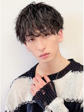 暗髪ツイスパ×ニュアンスパーマでこなれ感◎メンズカット