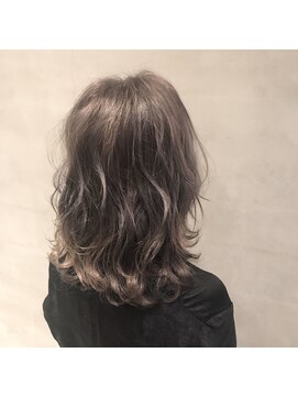 リリ(Riri) 外人風グレージュ
