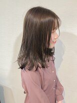 コマド(Comado)&nbsp;可愛いおくれ毛に柔らかセミロング