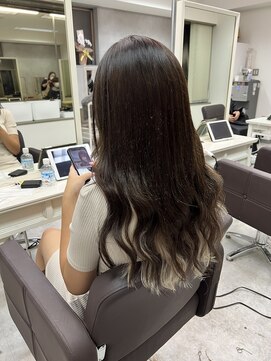 グロウ 秋葉原(grow) インナーカラープルエクステでインナーカラーインナーホワイト